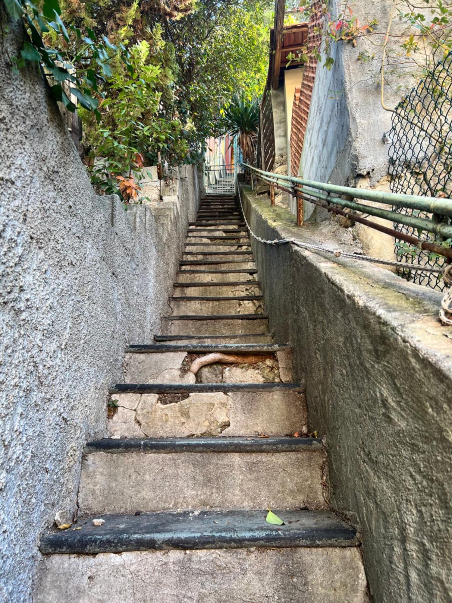 Maisonnette Avec Escalier Apartment Menton Exterior photo